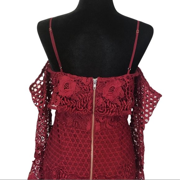 Ministry of Style Momentum Cold Shoulder Dress - Picture 7 of 12